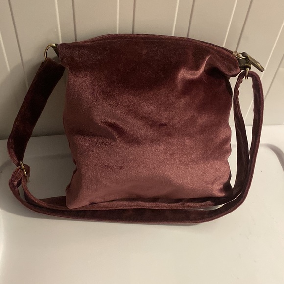 Unbranded purple velvet bag, preloved condition - Picture 2 of 3